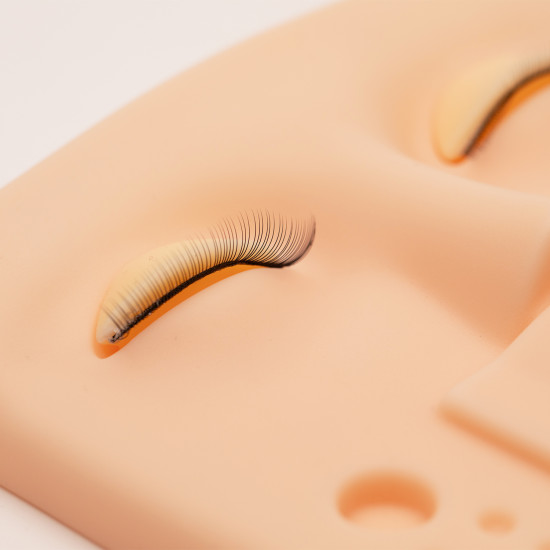 Lash Mannequin Compact ( incl. 3 pair lashes)